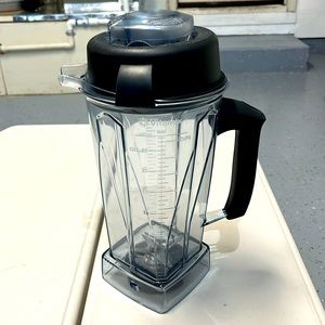 Vitamix, tall blender jar, 8 cups, 64 oz. Rarely used. For Vitamix 5200 series.
